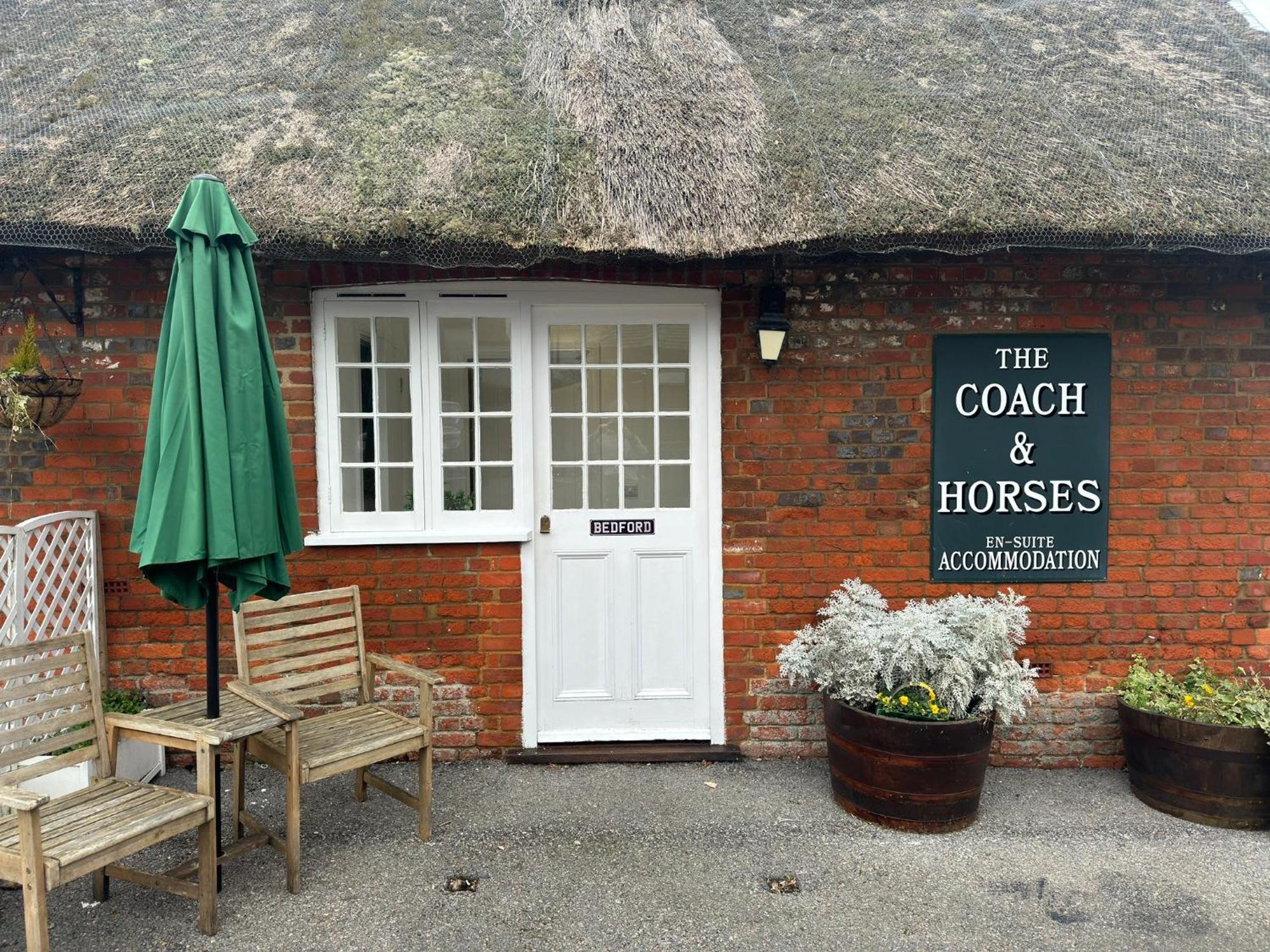 The Coach And Horses Acomodação com café da manhã Winchester Exterior foto